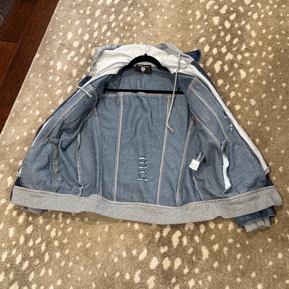 Branded Royalty Denim Jacket with Gray Hoodie. Size M - Picture 5 of 7